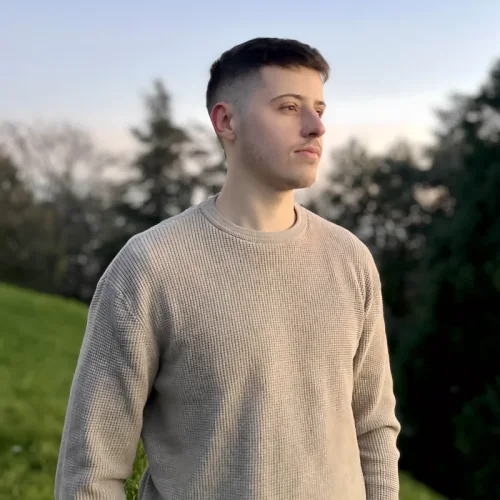 une photo de moi regardant à l'horizon